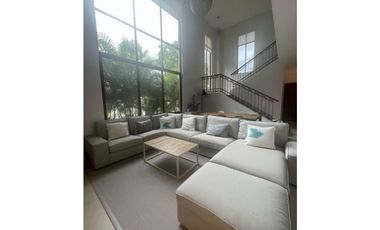 Venta de casa en clayton - Sendero de camino de cruces _ Inversionista