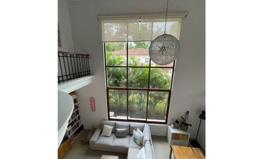 Venta de casa en clayton - Sendero de camino de cruces _ Inversionista