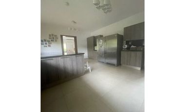 Venta de casa en clayton - Sendero de camino de cruces _ Inversionista