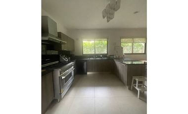 Venta de casa en clayton - Sendero de camino de cruces _ Inversionista