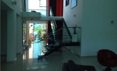 CASA MODERNA EN PH COSTA ESMERALDA