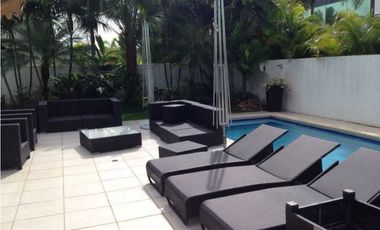 CASA MODERNA EN PH COSTA ESMERALDA