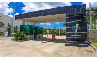 CASA MODERNA EN PH COSTA ESMERALDA