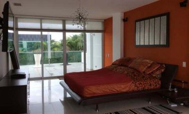 CASA MODERNA EN PH COSTA ESMERALDA