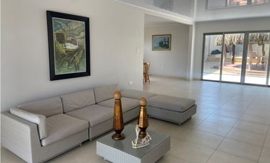 VENTA DE CASA AMPLIA EN SABANILLA