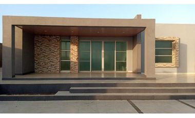 VENTA DE CASA AMPLIA EN SABANILLA