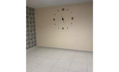 OFICINA / TOP TOWER / CON DIVISIONES  / COSTA DEL ESTE / 74M2