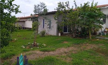 VENDO CASA 605m2 EN LOS ALGARROBOS