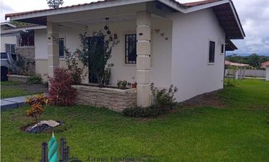 VENDO CASA 605m2 EN LOS ALGARROBOS