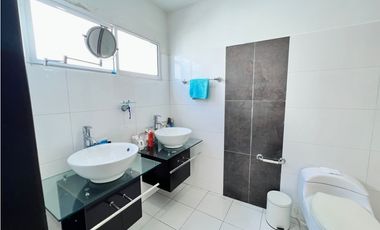Casa en Venta Barrio  San Vicente en Barranquilla- Cerca al  Centro Comercial Viva