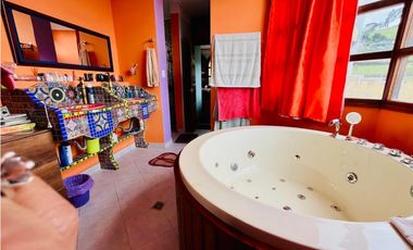 SE VENDE CASTILLO MODERNO 4.000 M2