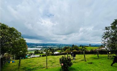 SE VENDE CASTILLO MODERNO 4.000 M2