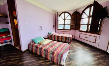 SE VENDE CASTILLO MODERNO 4.000 M2