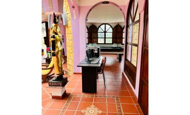 SE VENDE CASTILLO MODERNO 4.000 M2