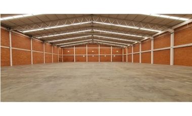 SE ARRIENDA BODEGA 3.155 M2 FUNZA