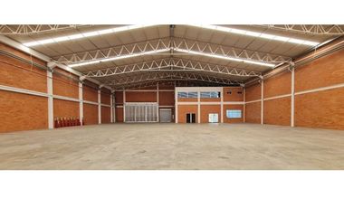 SE ARRIENDA BODEGA 3.155 M2 FUNZA