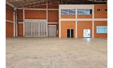 SE ARRIENDA BODEGA 3.155 M2 FUNZA