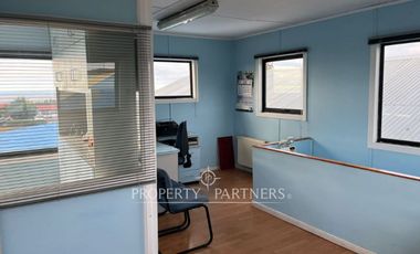 Oficina con bodega y gran terreno en arriendo