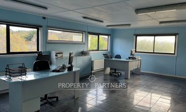Oficina con bodega y gran terreno en arriendo
