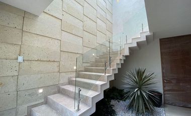 CASA NUEVA EN VENTA ALTOZANO, PRIVADO, SEGURO, VISTA PANORÁMICA, ACABADOS DE LUJ