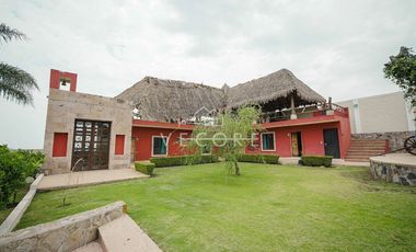 CASA CON TERRAZA EN VENTA EN ACATLÁN DE JUARÉZ, GUADALAJARA