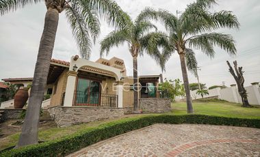 CASA CON TERRAZA EN VENTA EN ACATLÁN DE JUARÉZ, GUADALAJARA