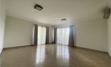 Alquiler de apartamento en Clayton, Embassy club
