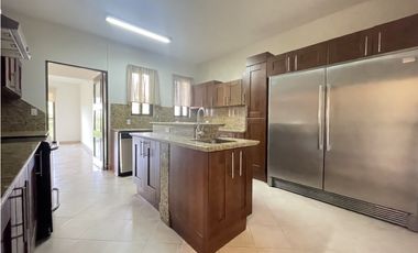 Alquiler de apartamento en Clayton, Embassy club