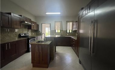 Alquiler de apartamento en Clayton, Embassy club