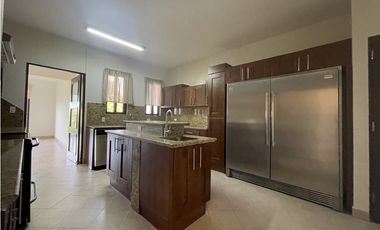 Alquiler de apartamento en Clayton, Embassy club
