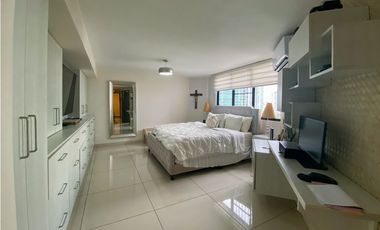 Venta de apartamento en Avenida Balboa, PH Roca Mar