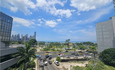 Venta de apartamento en Avenida Balboa, PH Roca Mar