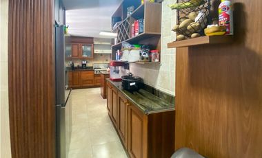 Venta de apartamento en Avenida Balboa, PH Roca Mar