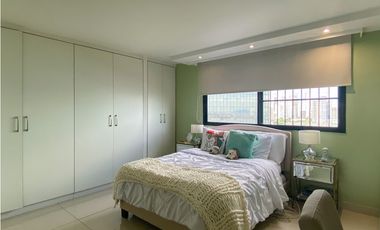 Venta de apartamento en Avenida Balboa, PH Roca Mar