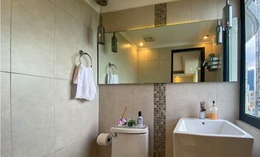 Venta de apartamento en Avenida Balboa, PH Roca Mar