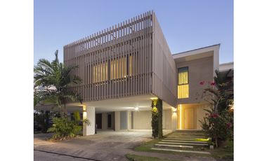 Casa paitilla frente al mar