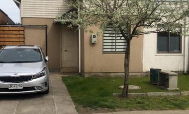 Arrienda casa dos pisos amoblada Plaza Sta  María