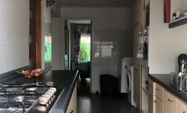 Arrienda casa dos pisos amoblada Plaza Sta  María