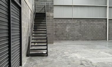 BODEGA EN CLUSTER CON  VIGILANCIA 24/7 ANDEN DE CARGA Y DESCARGA
