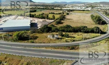 Terreno en Renta Frente al Polígono Empresarial Santa Rosa J
