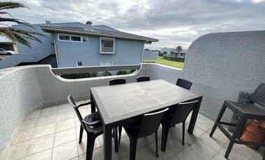 Departamento  duplex primera línea con  vista al mar.