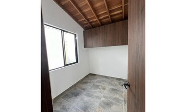 SE VENDE CASA DE PRIMER PISO EN LA CEJA PARA ESTRENAR
