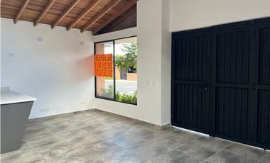 SE VENDE CASA DE PRIMER PISO EN LA CEJA PARA ESTRENAR
