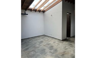 SE VENDE CASA DE PRIMER PISO EN LA CEJA PARA ESTRENAR