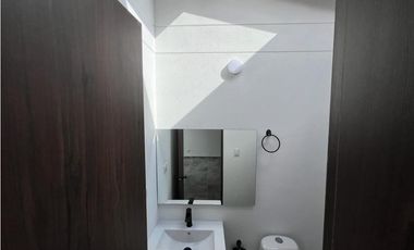 SE VENDE CASA DE PRIMER PISO EN LA CEJA PARA ESTRENAR