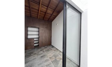 SE VENDE CASA DE PRIMER PISO EN LA CEJA PARA ESTRENAR