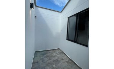 SE VENDE CASA DE PRIMER PISO EN LA CEJA PARA ESTRENAR