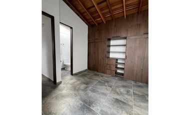 SE VENDE CASA DE PRIMER PISO EN LA CEJA PARA ESTRENAR