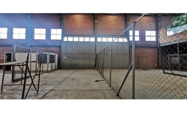 SE ARRIENDA BODEGA CON PATIO  INDUSTRIAL 2.675 +  2.700 M2 FUNZA