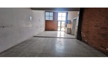 SE ARRIENDA BODEGA CON PATIO  INDUSTRIAL 2.675 +  2.700 M2 FUNZA